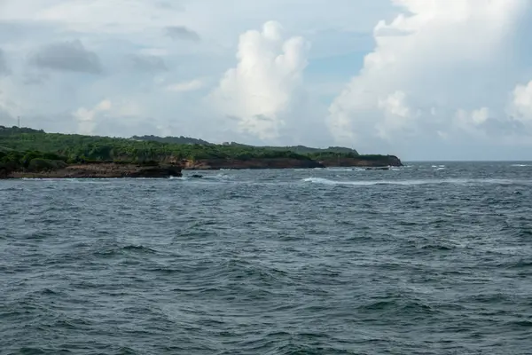 Frastagliata Costa Rocciosa Una Piccola Isola — Foto Stock