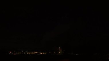 3 Temmuz gecesi büyük renkli bir havai fişek gösterisi.