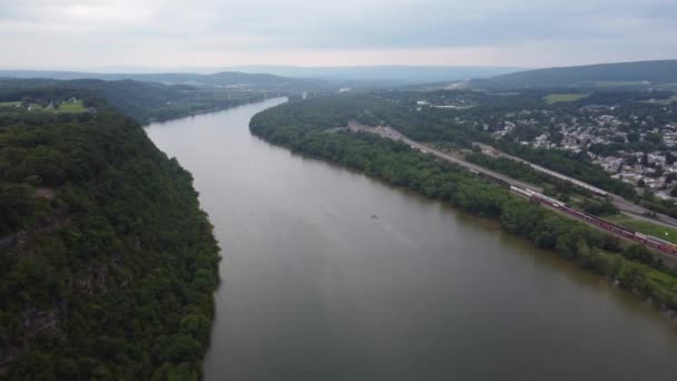 Vista Aérea Ramo Oeste Rio Susquehanna Sob Céu Nublado — Vídeo de Stock