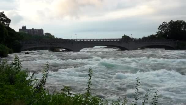 Widok Mostu Nad Rzekami Niagara Tuż Nad Wodospadem Niagara — Wideo stockowe