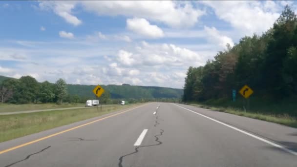 Una Vista Carretera Mientras Conduce Durante Día Verano — Vídeos de Stock