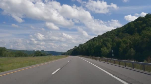 Una Vista Carretera Mientras Conduce Durante Día Verano — Vídeo de stock