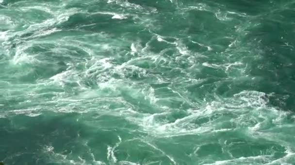 나이아가라강에서 흐르는 급류의 — 비디오