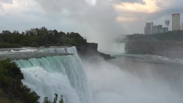 Uma Névoa Pesada Erguendo Água Que Cai Sobre Cataratas Ferradura — Vídeo de Stock