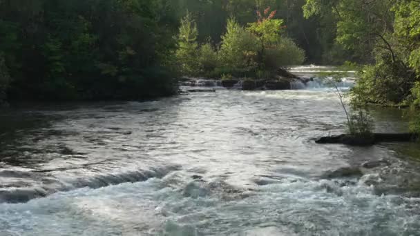Uma Pequena Água Cai Corre Rio Niagara Acima Das Cataratas — Vídeo de Stock