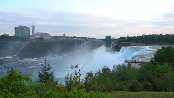 Amerika Şelaleleri Nin Üzerindeki Niagara Nehri Nin Gökkuşağı Köprüsü Nün — Stok video