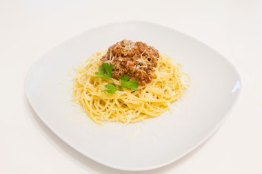Bir Bolonez soslu spagetti