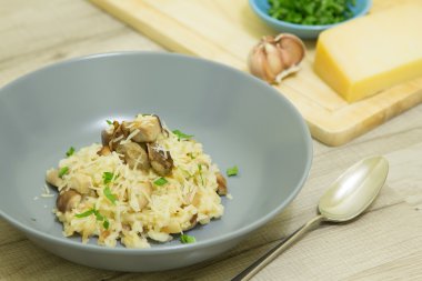 Risotto mantar, parmesan peyniri ve maydanoz ile
