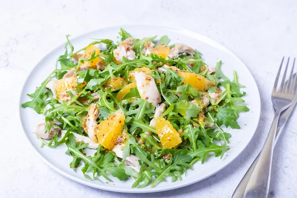 Salada Com Frango Laranjas Rúcula Vestido Com Azeite Mostarda Grão — Fotografia de Stock