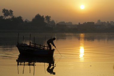 Sunrise Yamuna Nehri üzerinde 