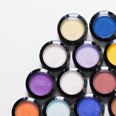 Makyaj göz farları. Yukarıdan görüntüleyin. Düz yatıyordu. konsept fotoğraf