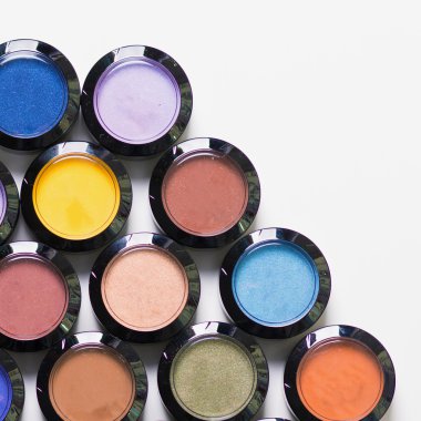 Makyaj göz farları. Yukarıdan görüntüleyin. Düz yatıyordu. konsept fotoğraf