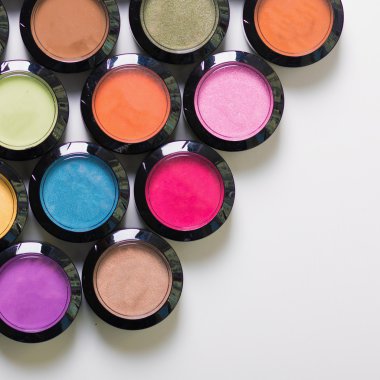 Makyaj göz farları. Yukarıdan görüntüleyin. Düz yatıyordu. konsept fotoğraf