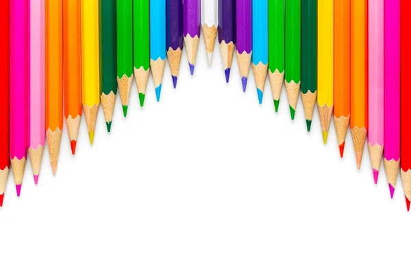 Beyaz arkaplanda renkli kalemler