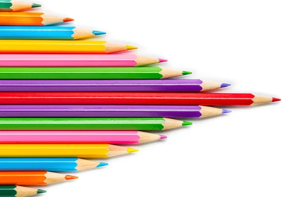 Beyaz arkaplanda renkli kalemler