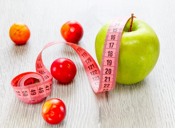 Bir metre ve Erik yeşil elma