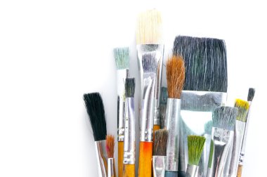 Sanatçı fırçalar beyaz bir arka plan ayarla