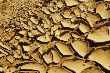 Kırık dünya. Arka plan çamur.