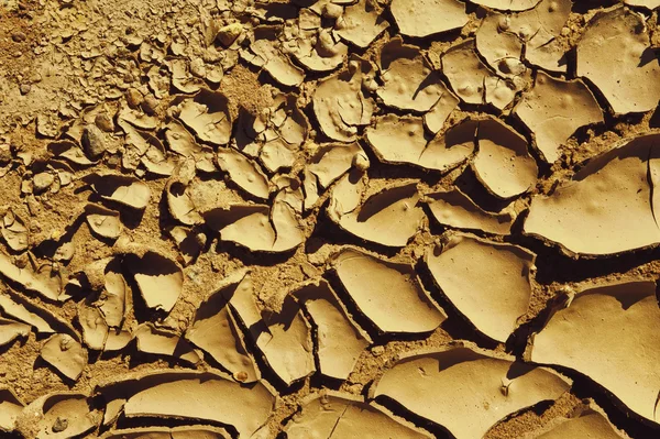 Kırık dünya. Arka plan çamur.