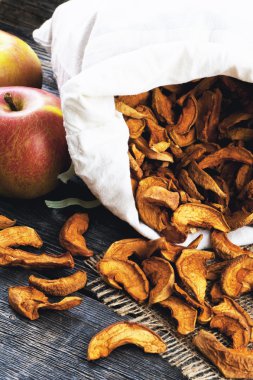 Çuval ve elma kurutulmuş elma