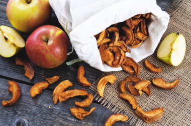 Çuval ve elma kurutulmuş elma