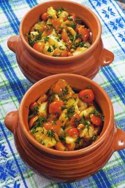 Kızarmış patates mantar ve dereotu