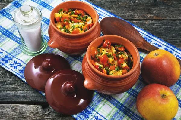 Kızarmış patates mantar ve dereotu