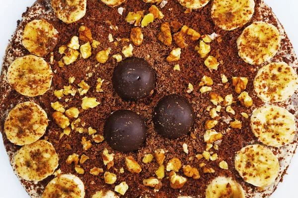 Schokoladenkuchen mit Nüssen und Bananen — Stockfoto