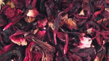 Yapraklarda amberçiçeği çayı rotasyonu. Yukarıdan görüntüle.