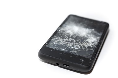 Kırık akıllı telefon yakın çekim, parçalanmış ekran