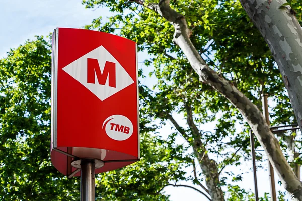 Barcelona, İspanya - Mayıs 2015: Barcelona Metro işareti