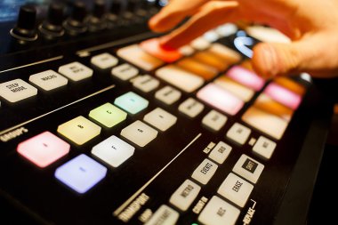 DJ MIDI kontrol
