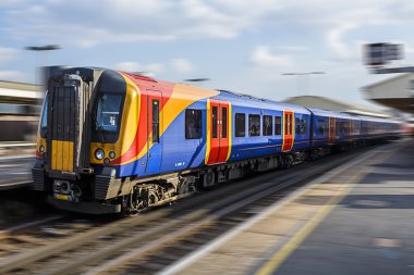 Londra - Mart 2015: Ulusal demiryolu tren hareket