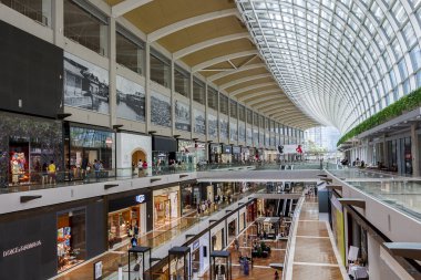 Singapur - Mayıs 2016: Marina koyunda içinde Shoppes