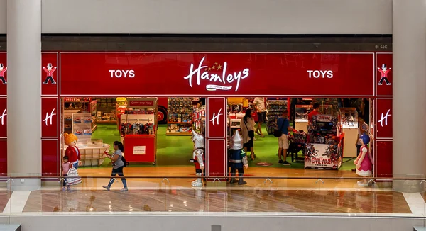SINGAPORE - MAGGIO 2016: Negozio di giocattoli Hamleys — Foto Stock