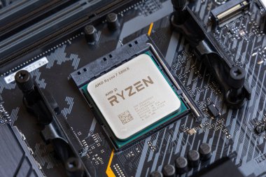 Vancouver, Kanada - 2021 civarı: AMD Ryzen İşlemcisi ana kartta oturuyordu