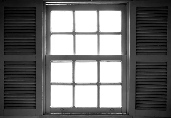 Eski bir pencereden ışık