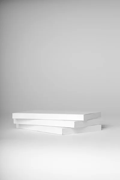 진짜 흰색 책 스택 — 스톡 사진