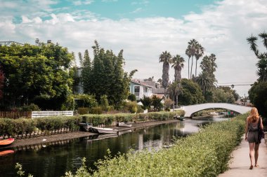 Kız yakınındaki kanalları Venedik, Los Angeles, Kaliforniya