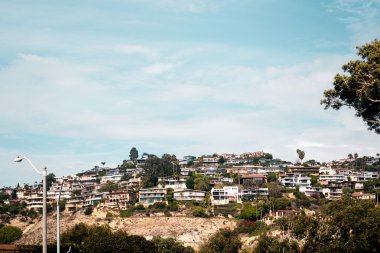 Ağaçlar ve Binalar, Laguna Beach, Kaliforniya