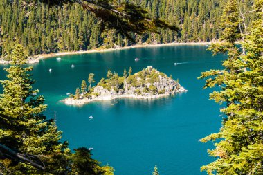 Perili Adası'nda Emerald Körfezi ve Lake Tahoe