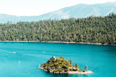 Perili Adası'nda Emerald Körfezi ve Lake Tahoe