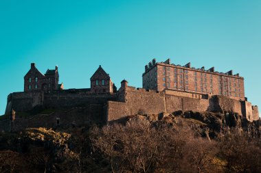 Açık mavi gökyüzü ile İskoçya Edinburgh Castle