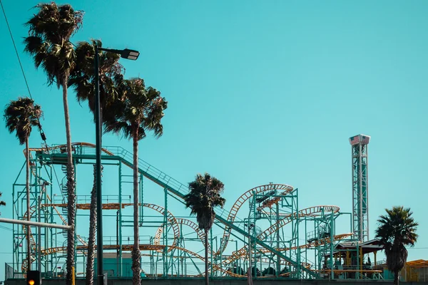 Rollercoaster w Santa Cruz Boardwalk, California, Stany Zjednoczone — Zdjęcie stockowe