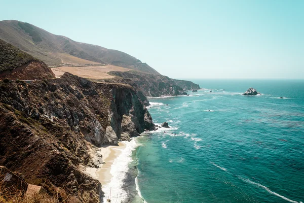 ビクスビー橋の近くのカリフォルニアの海岸 — ストック写真