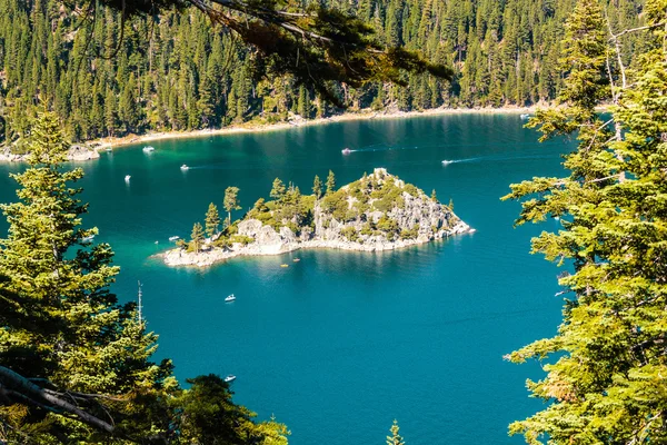 Perili Adası'nda Emerald Körfezi ve Lake Tahoe
