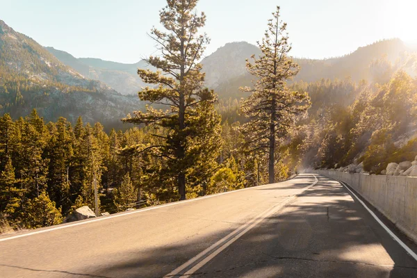 Road, Emerald Bay és a Tahoe tó közelében — Stock Fotó