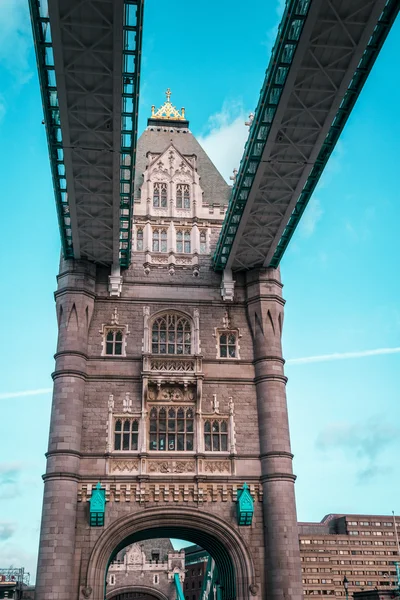 London Tower Bridge, napsütés, Anglia — Stock Fotó