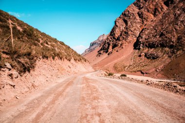 Dağlar ve tepeler Santiago, Şili'deki Andes dağlarının