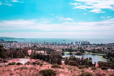 Valparaiso manzarası ile Pasifik Okyanusu yakınındaki Santiago, Şili